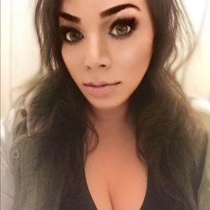 Meet your Posher, Holly